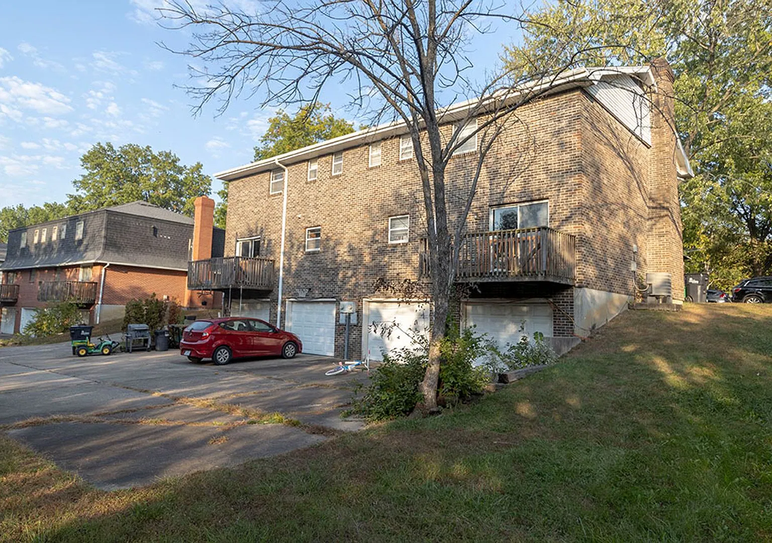 Spacious 3 bedroom Duplex — Photo 3