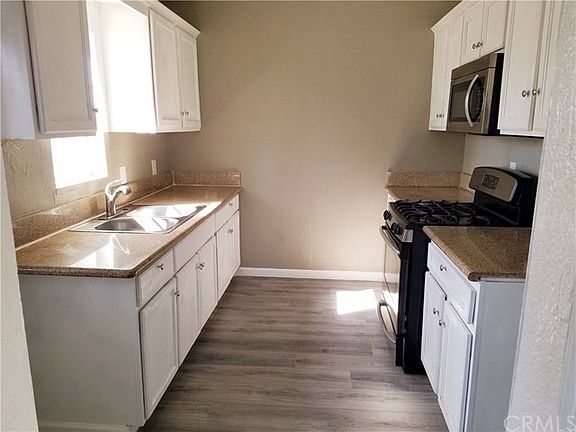 3rd image of 937 N San Gorgonio Ave