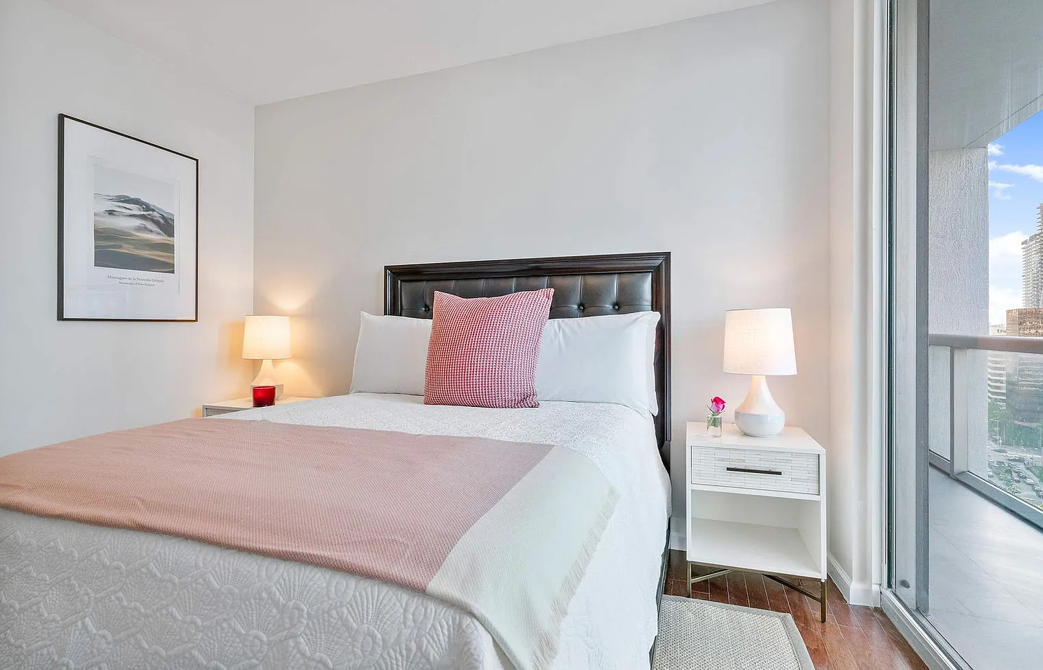 2 bed, 2.0 bath, 1453 sqft, $5,781 — Photo 4