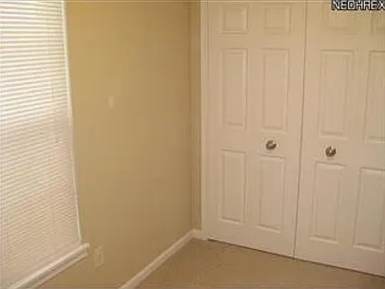 5526 Grey Dr — Photo 3