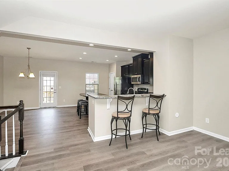 2128 Arbor Loop Dr — Photo 4