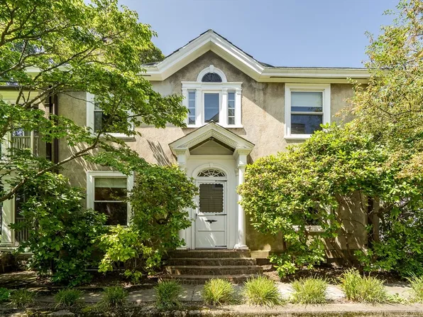 15 Cedar St, Salem, MA 01970