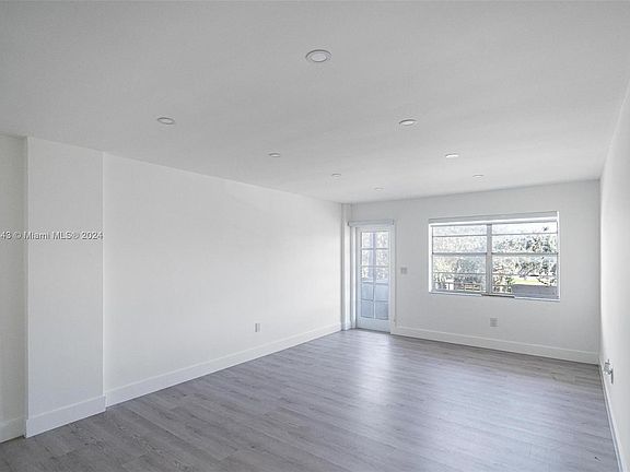 3rd image of 1130 11th St APT 2J