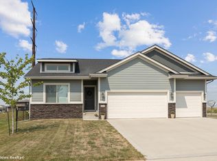 14701 Bentwood Cir, Urbandale, IA 50323