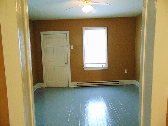 3rd image of 26 E Pall Mall St