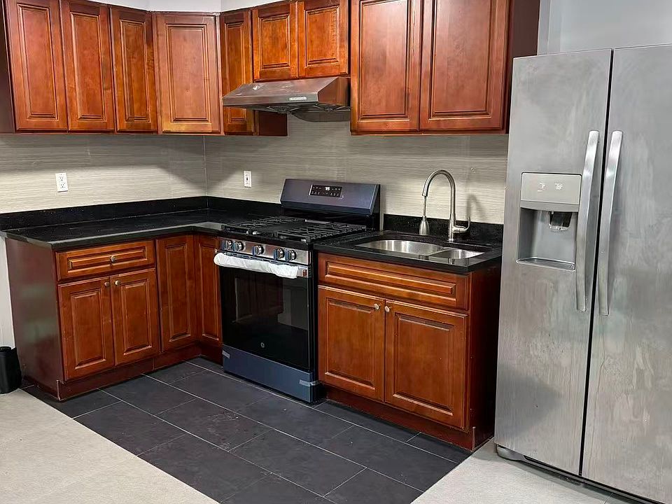 1st image of 2941 Avenue V Floor 1