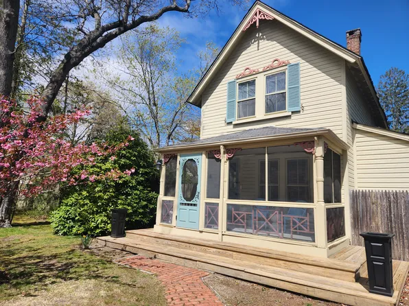 11 New St, Great River, NY 11739