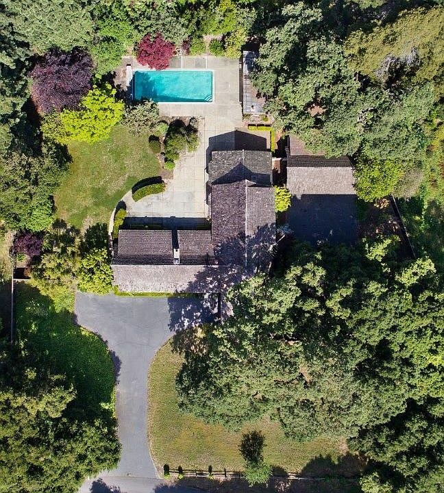2nd image of 79 Deodora Dr