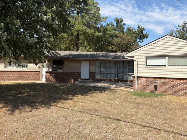 913 Starks Dr, Larned, KS 67550