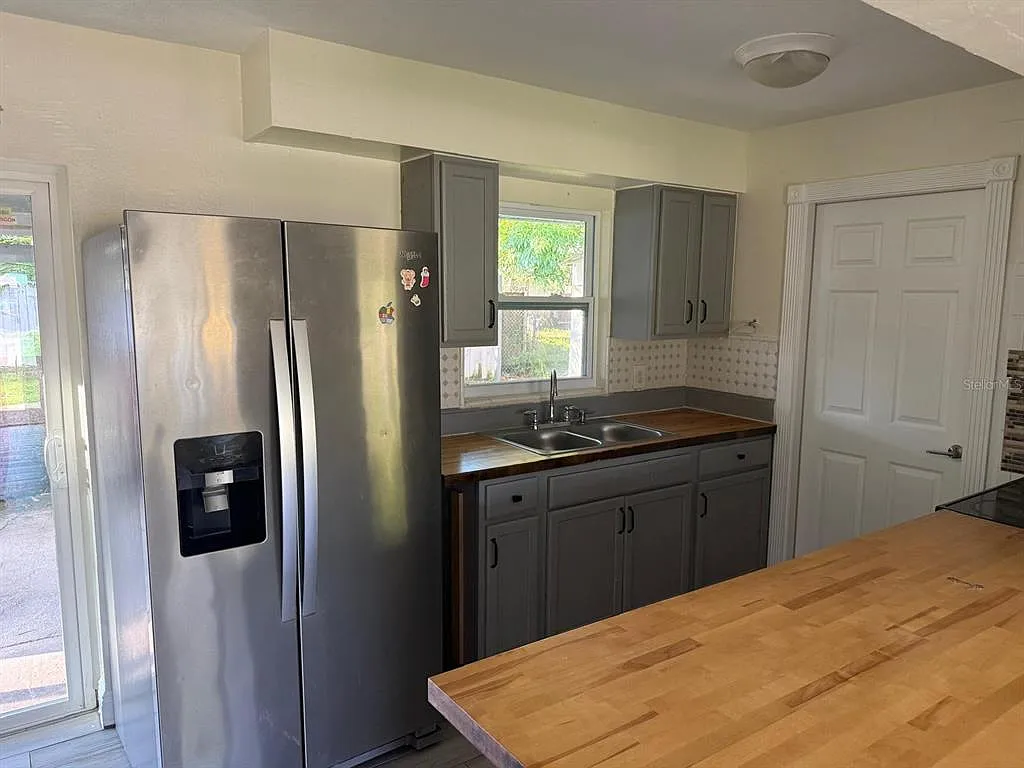 3 bed, 1.0 bath, 1000 sqft, $2,100 — Photo 4