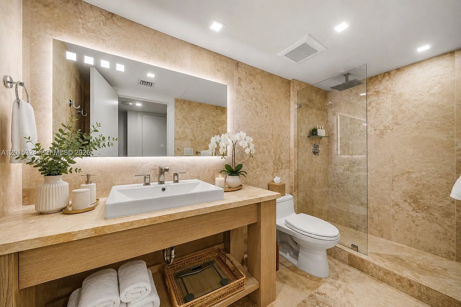 Roney Palace Condo — Photo 4