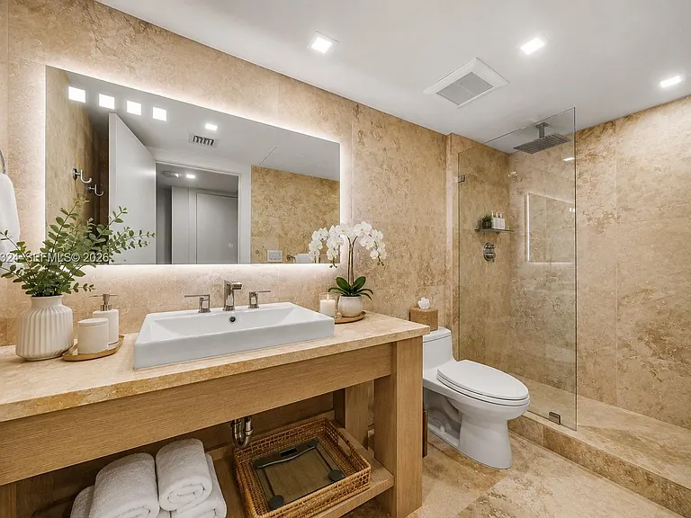 2301 Collins Ave #1128 — Photo 4