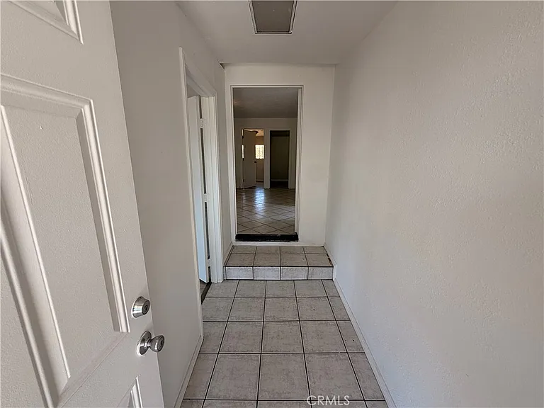 258 E Hill St — Photo 10