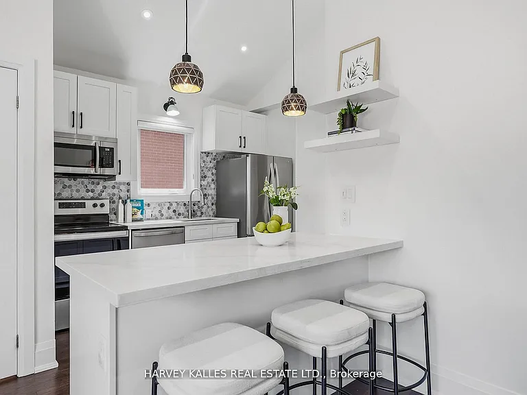 568 Northcliffe Blvd — Photo 10
