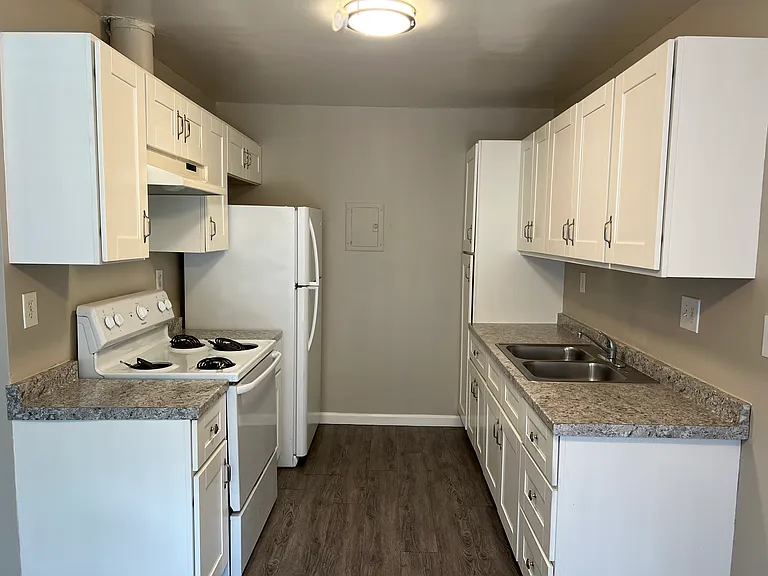 630 Junipero Ave #4 — Photo 4