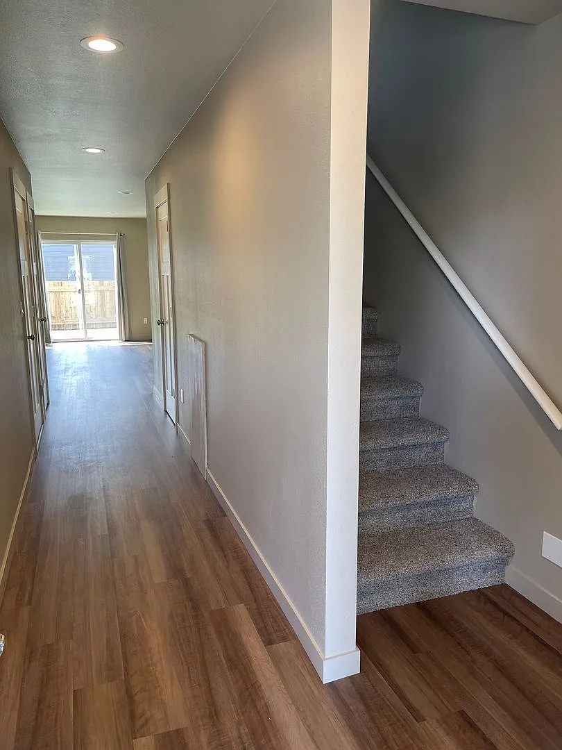 Building Photo - 194 Hiatt St #194