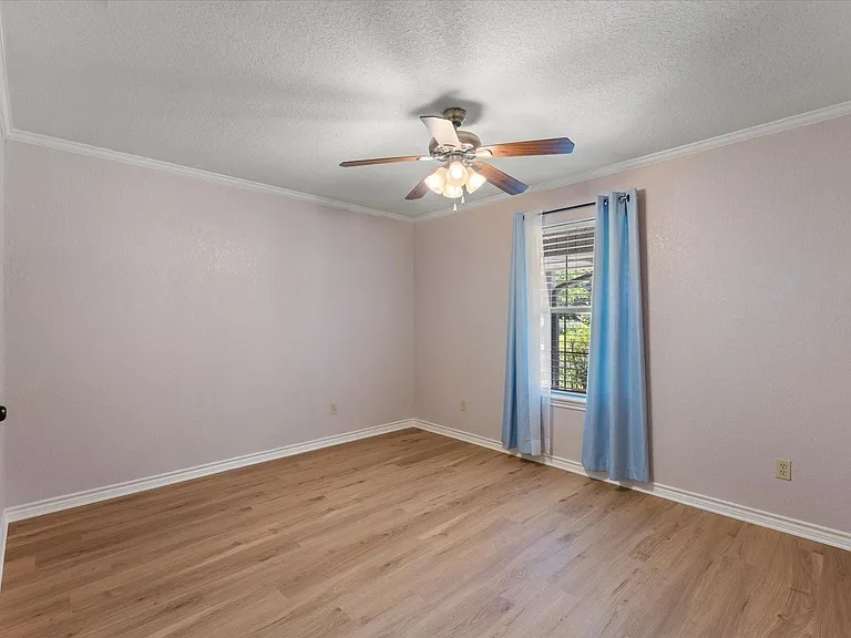 116 Meadowood Rd — Photo 3