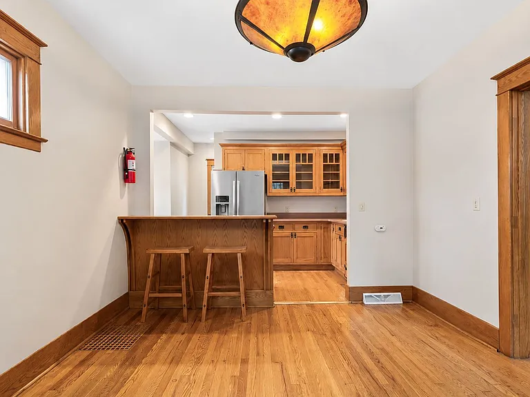620 W 4th St — Photo 9