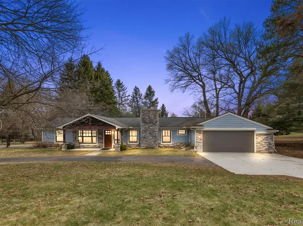 1246 Christian Hills Dr, Rochester Hills, MI 48309