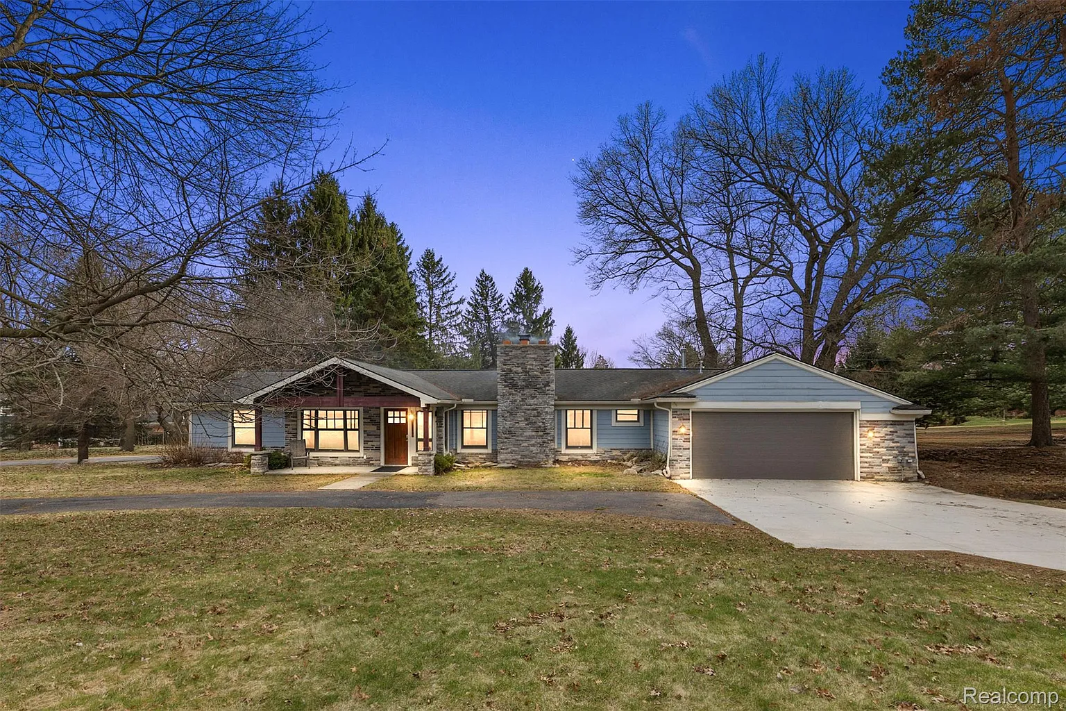 1246 Christian Hills Dr photo 1