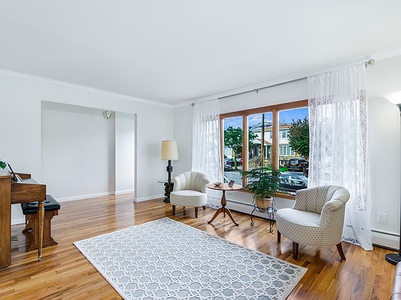 Living room, 1st floor