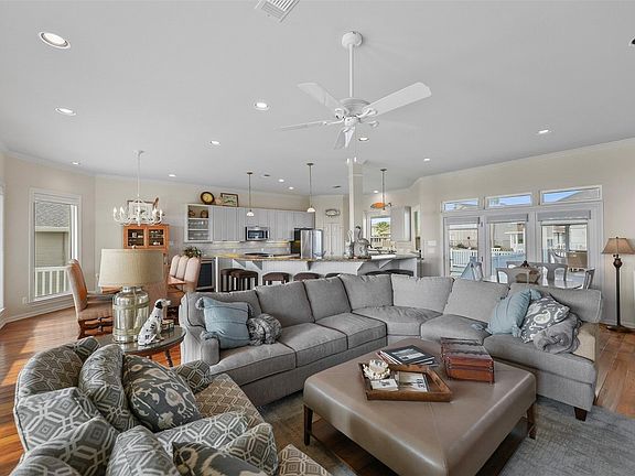 4th image of 3410 Treasure Cir