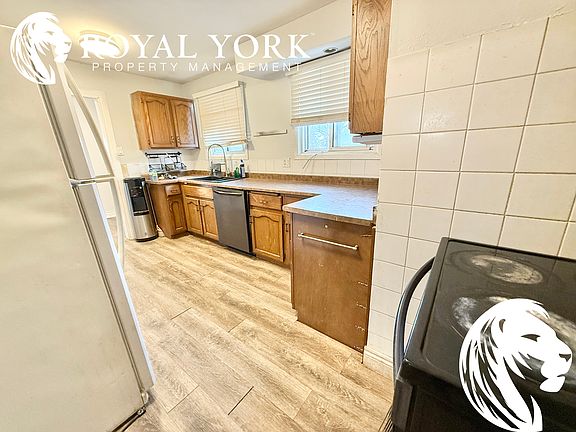 3rd image of 137 Cedarwoods Cres #1