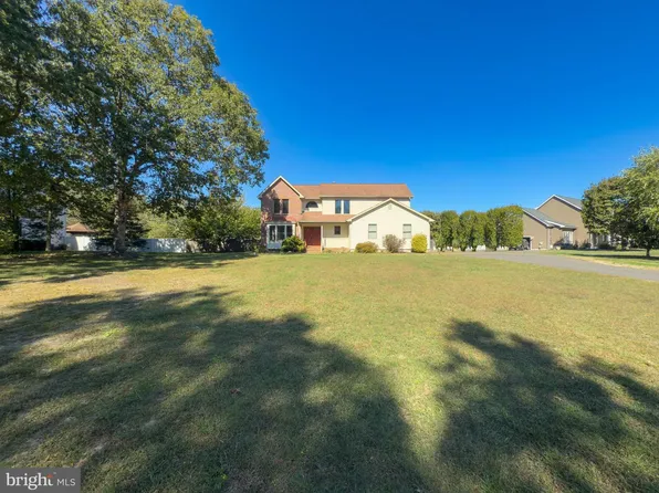 16 Arcadian Dr, Sicklerville, NJ 08081