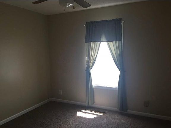 5th image of 3808 Roscommon Way