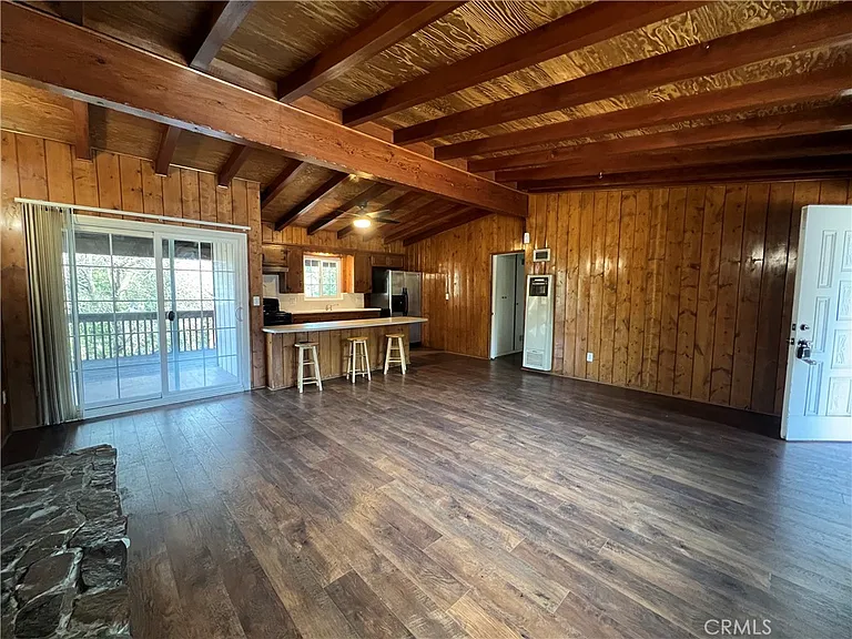 725 Tyrol Dr — Photo 2