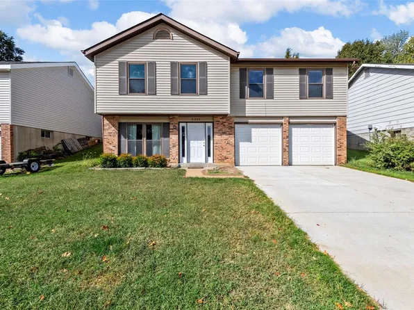 2545 Plymouth Dr, High Ridge, MO 63049