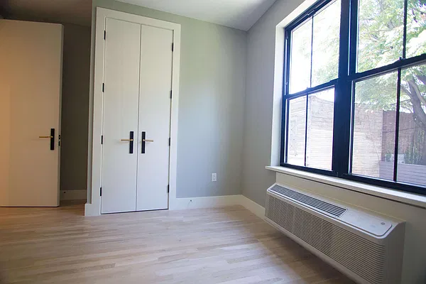 Rented by Nooklyn NYC LLC | media 18