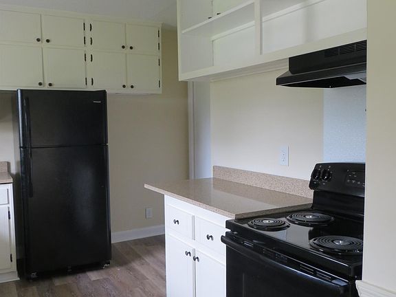 4th image of 18 Briarwood Ln