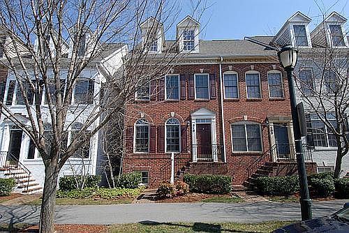 1st image of 510 Fallsgrove Dr