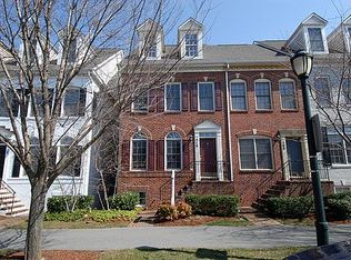 510 Fallsgrove Dr, Rockville, MD 20850