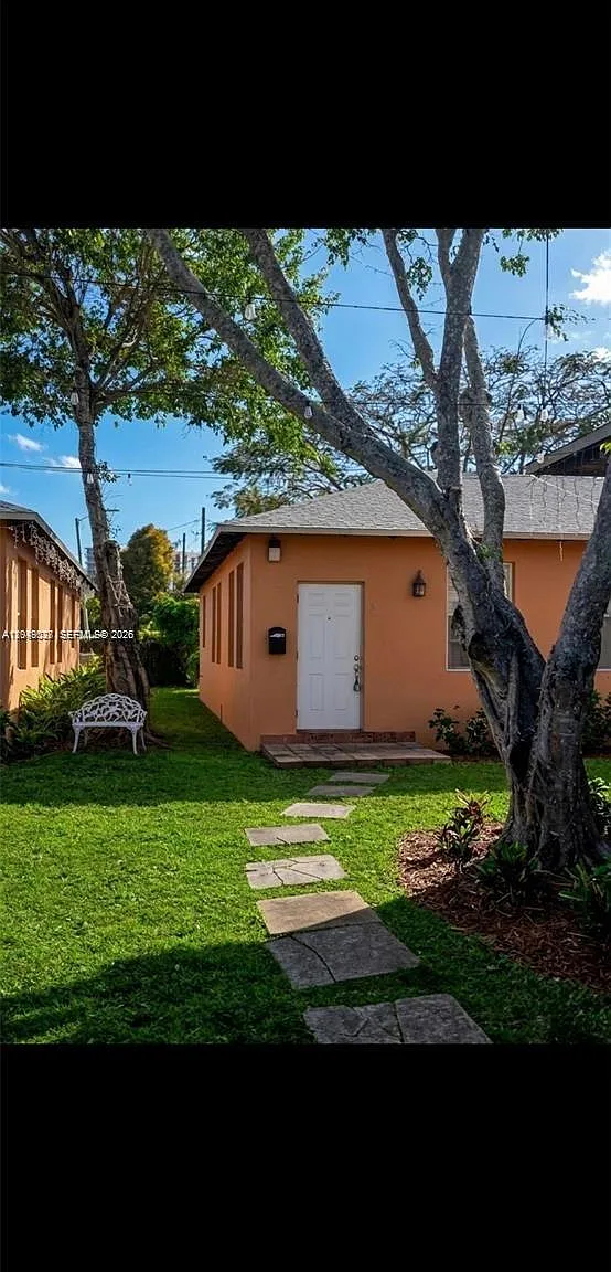 3 bed, 2.0 bath, $3,200 — Photo 1