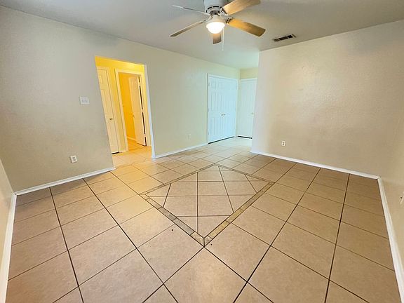 3rd image of 3404 Hereford Ln APT A
