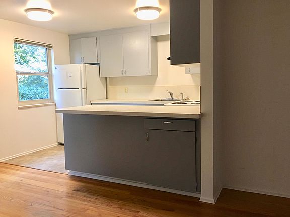 3rd image of 1521 NW 65th St #8