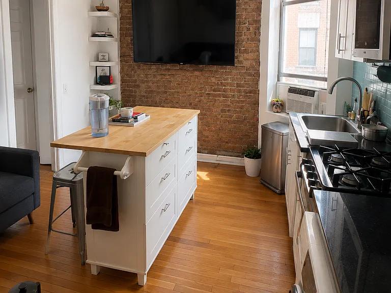245 E 13th St #19 — Photo 2