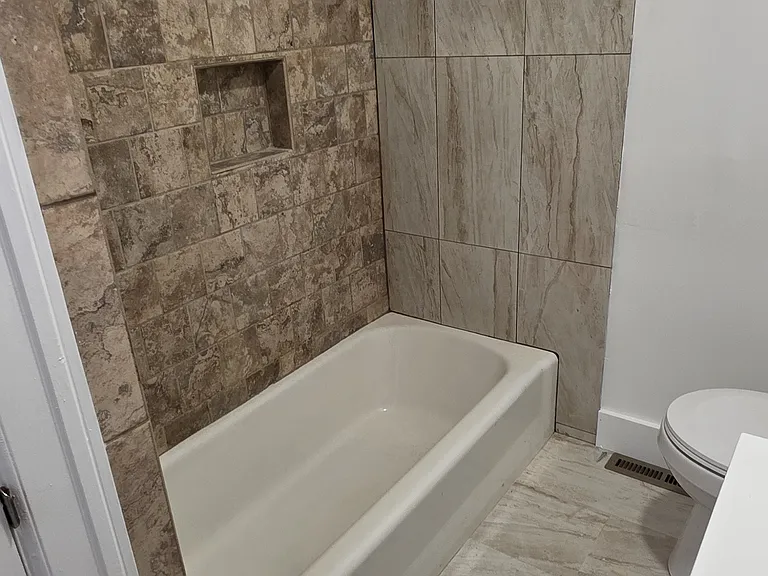 220 Warren St — Photo 8