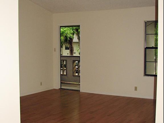 5th image of 30 Mathews Dr