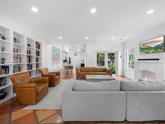 4th image of 1226 Lenox Ave