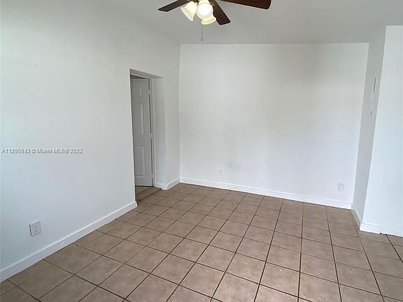 4th image of 2555 NE 181st St #2