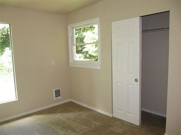 5th image of 9712 10th Ave E