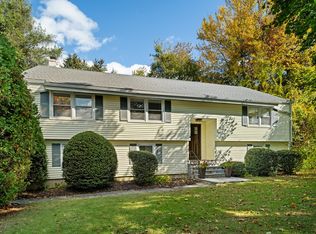 48 Meyer Pl #1, Riverside, CT 06878