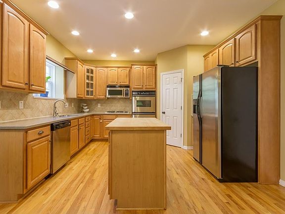 3rd image of 420 English Ivy Way