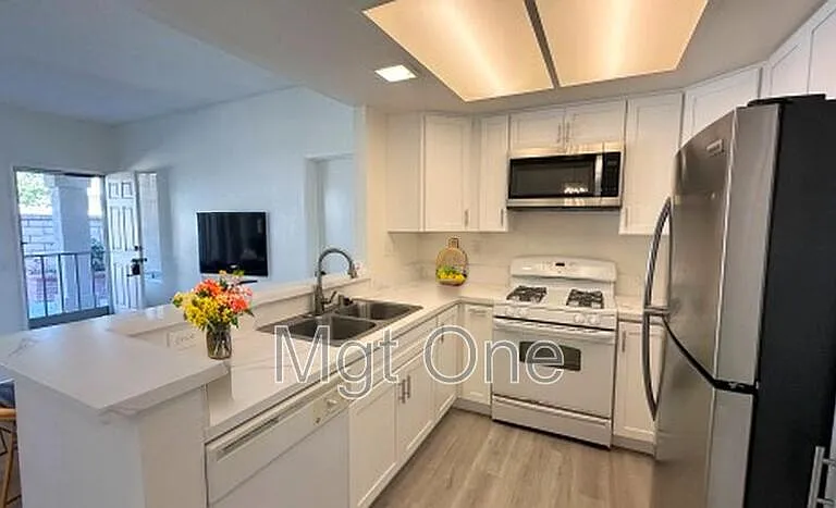 18902 Canyon Hill Dr — Photo 3
