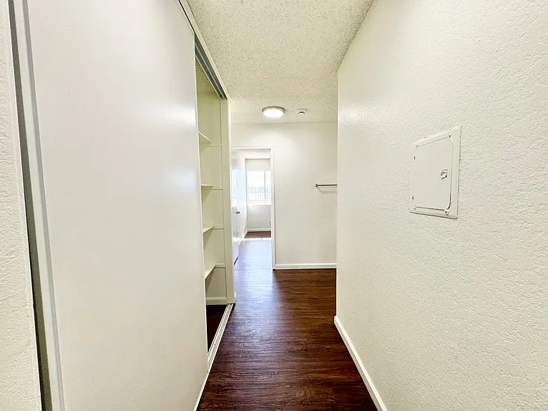 Daisy Apartments — Photo 23