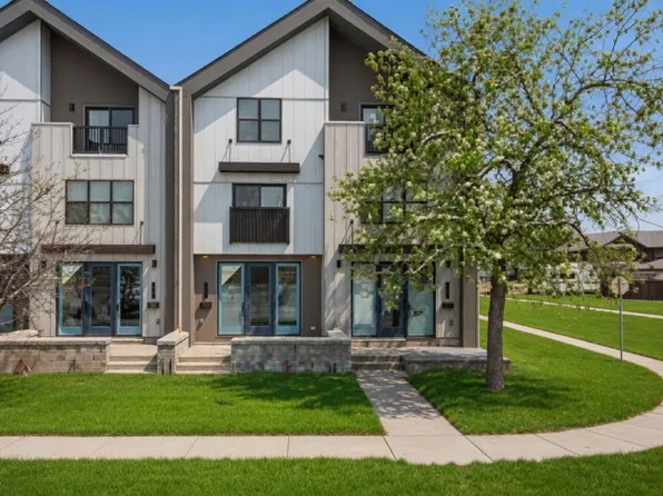 645 53rd Ave SW, Calgary, AB T2V 0C4