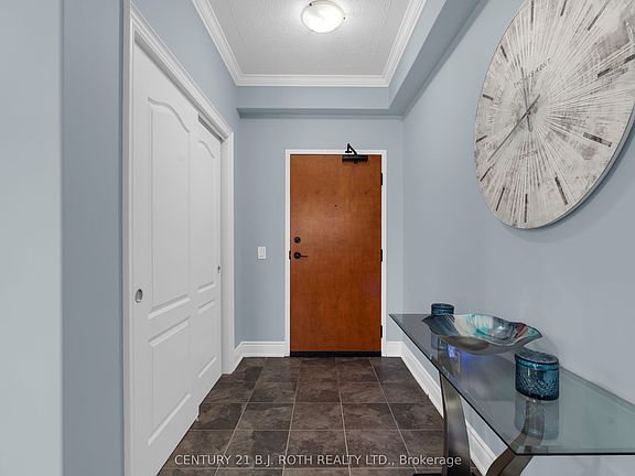 3rd image of 720 Yonge St #201